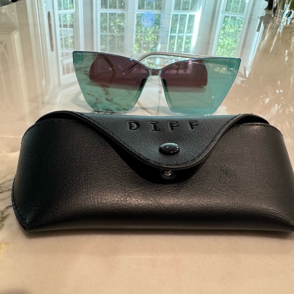 Diff Eyewear Goldie Blue Crystal Mirror Sunglasses